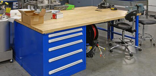 浦豐柜業(yè)幫助中國重汽動力公司設計鉗工工作臺